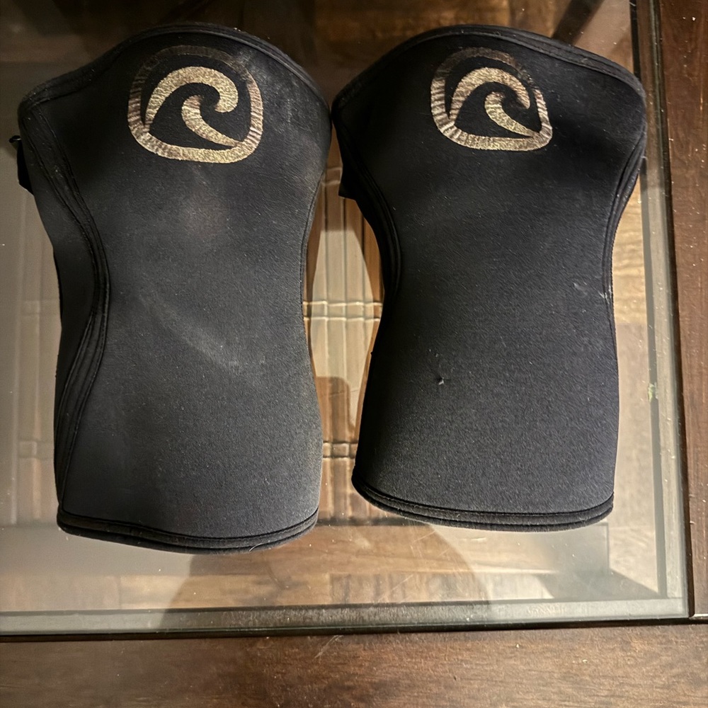 Rehband 5mm knee sleeves